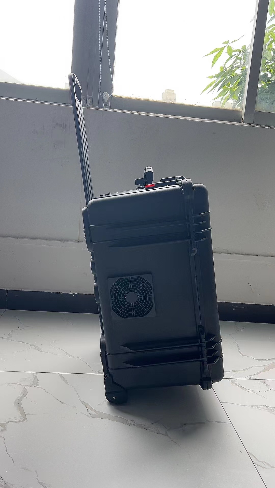五莲手拉箱型移动通信干扰器
